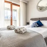 Urban Chic - One Bedroom - Luxury Stays&wronia118 *