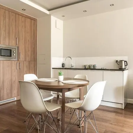 Urban Chic - One Bedroom - Luxury Stays&wronia118 *