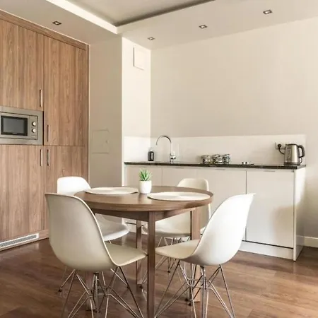 Urban Chic - One Bedroom - Luxury Stays&wronia118